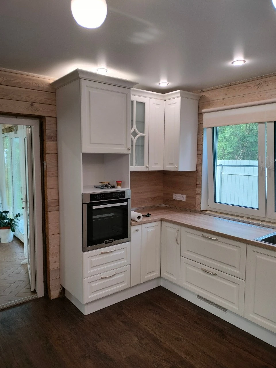 Кухня в стиле неоклассика с элементами модерна Кухня в стиле неоклассика с элементами модерна