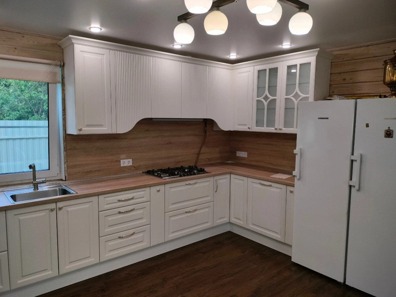 Кухня в стиле неоклассика с элементами модерна Кухня в стиле неоклассика с элементами модерна