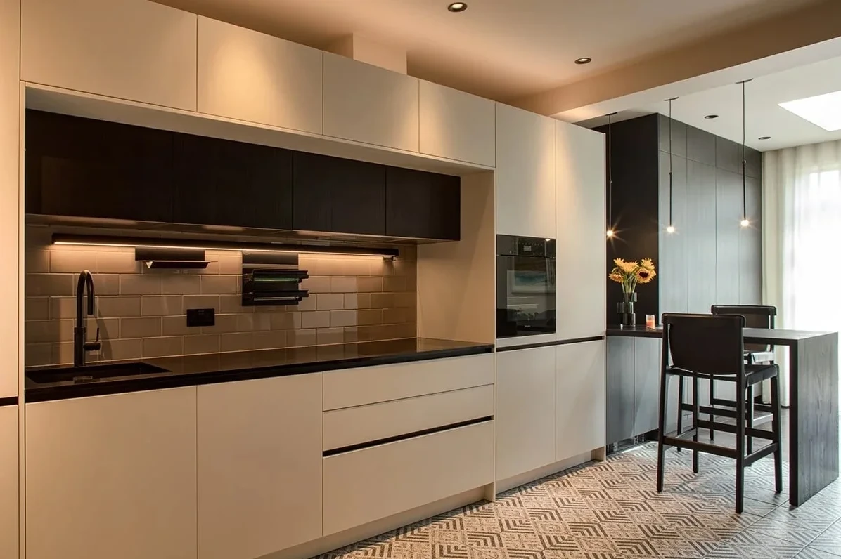 Кухни без ручек: плюсы и минусы Кухни без ручек: плюсы и минусы