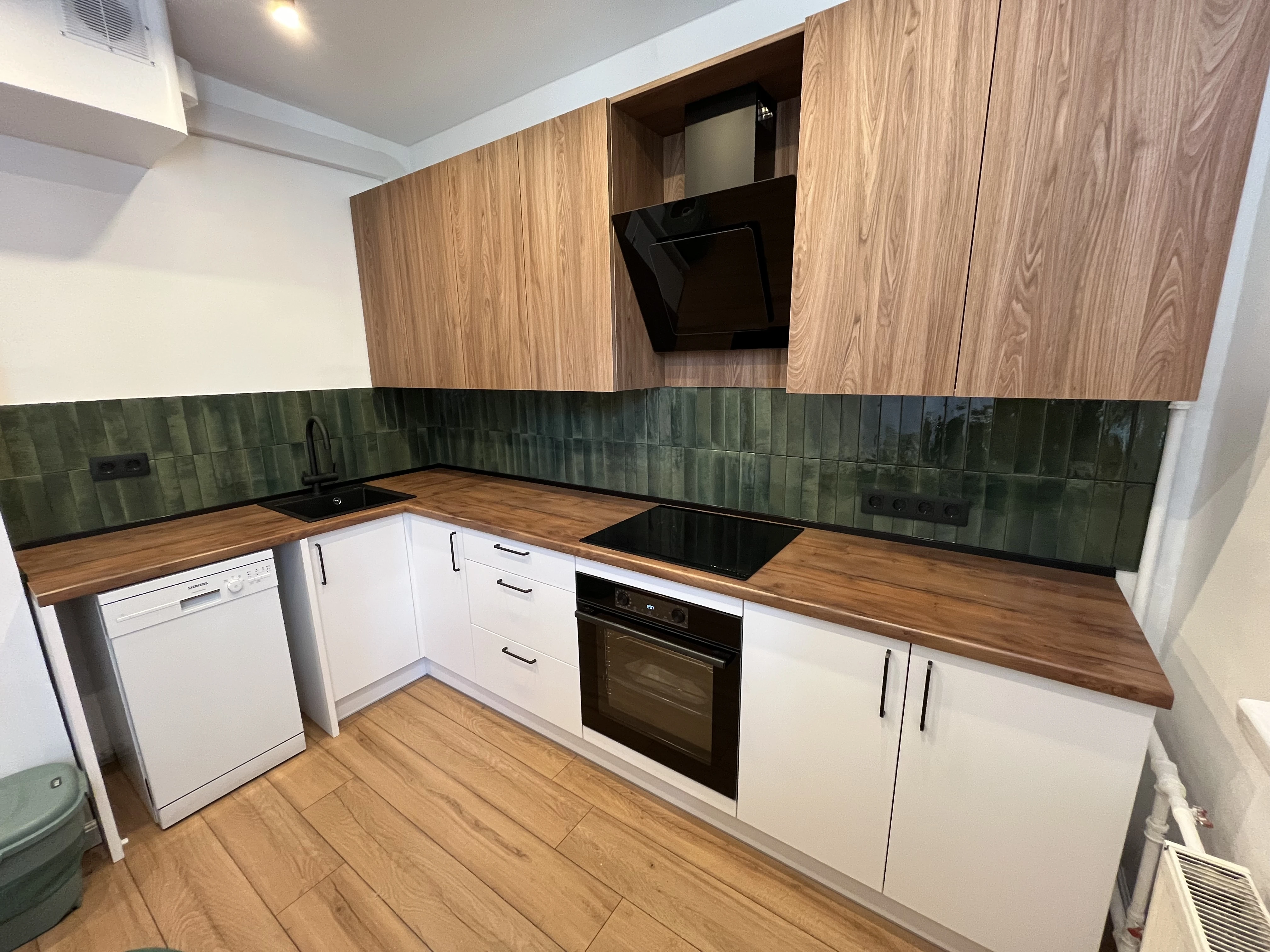 Кухня в стиле модерн с акцентом на натуральные материалы Кухня в стиле модерн с акцентом на натуральные материалы