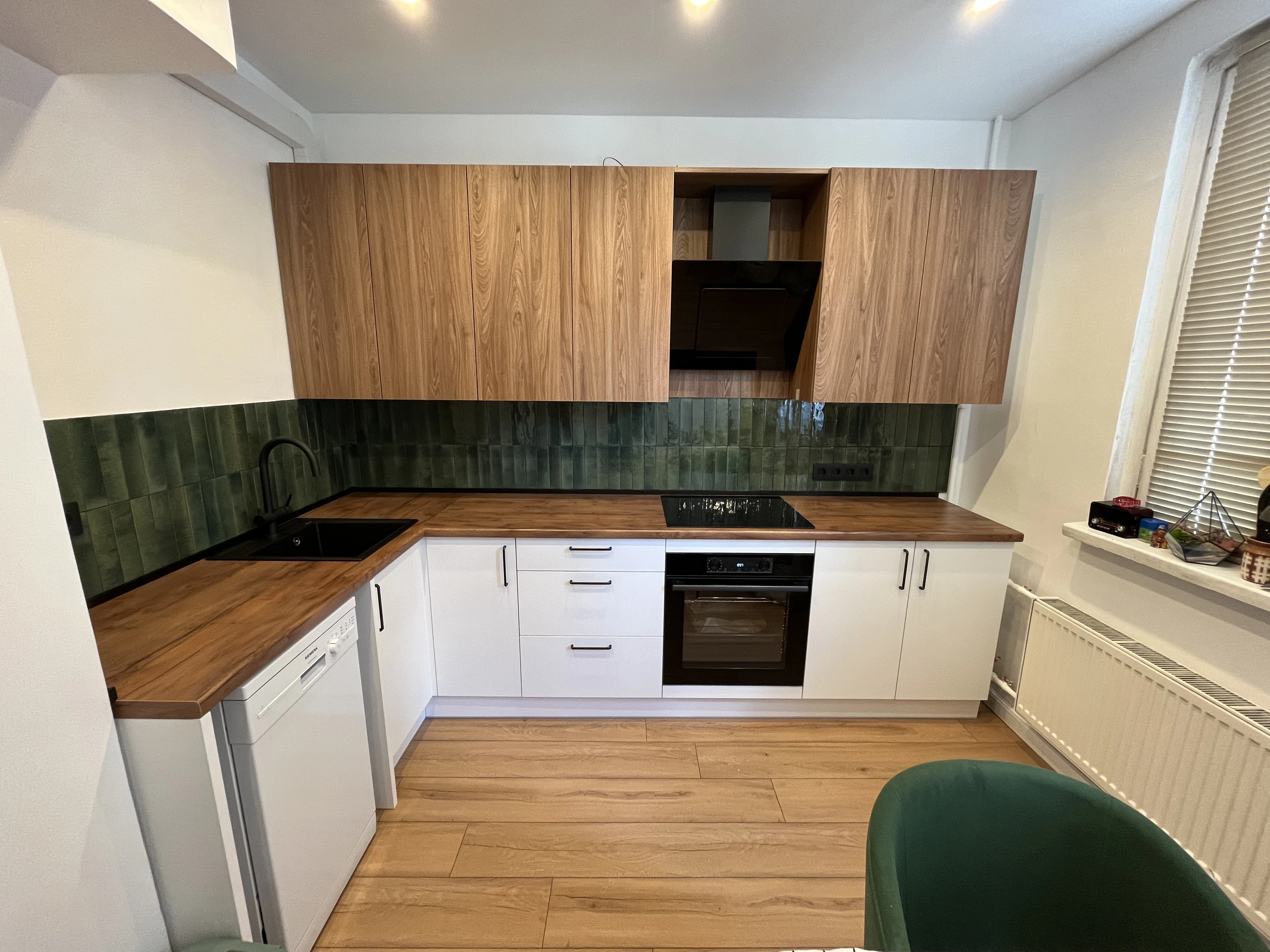 Кухня в стиле модерн с акцентом на натуральные материалы Кухня в стиле модерн с акцентом на натуральные материалы