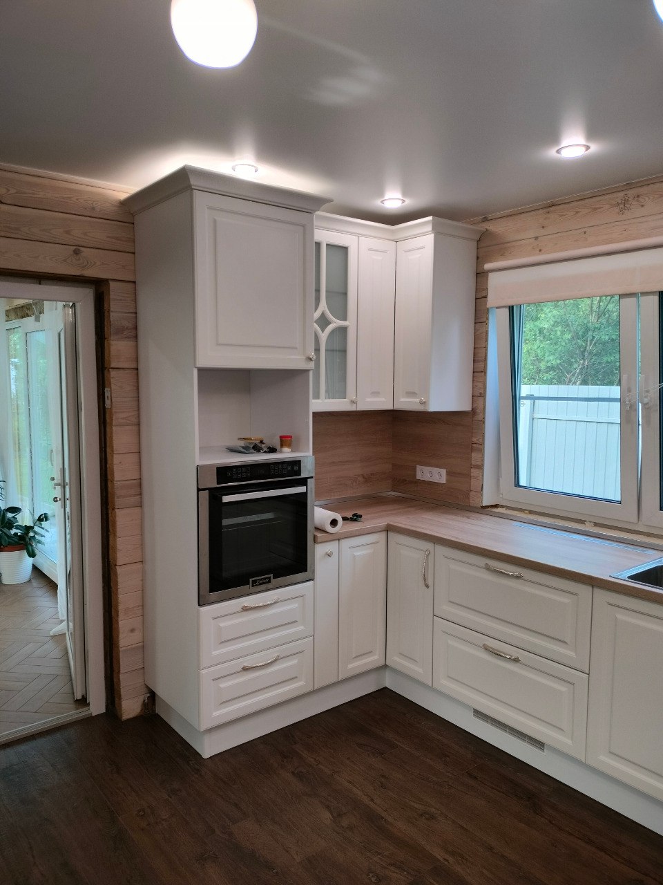 Кухня в стиле неоклассика с элементами модерна Кухня в стиле неоклассика с элементами модерна