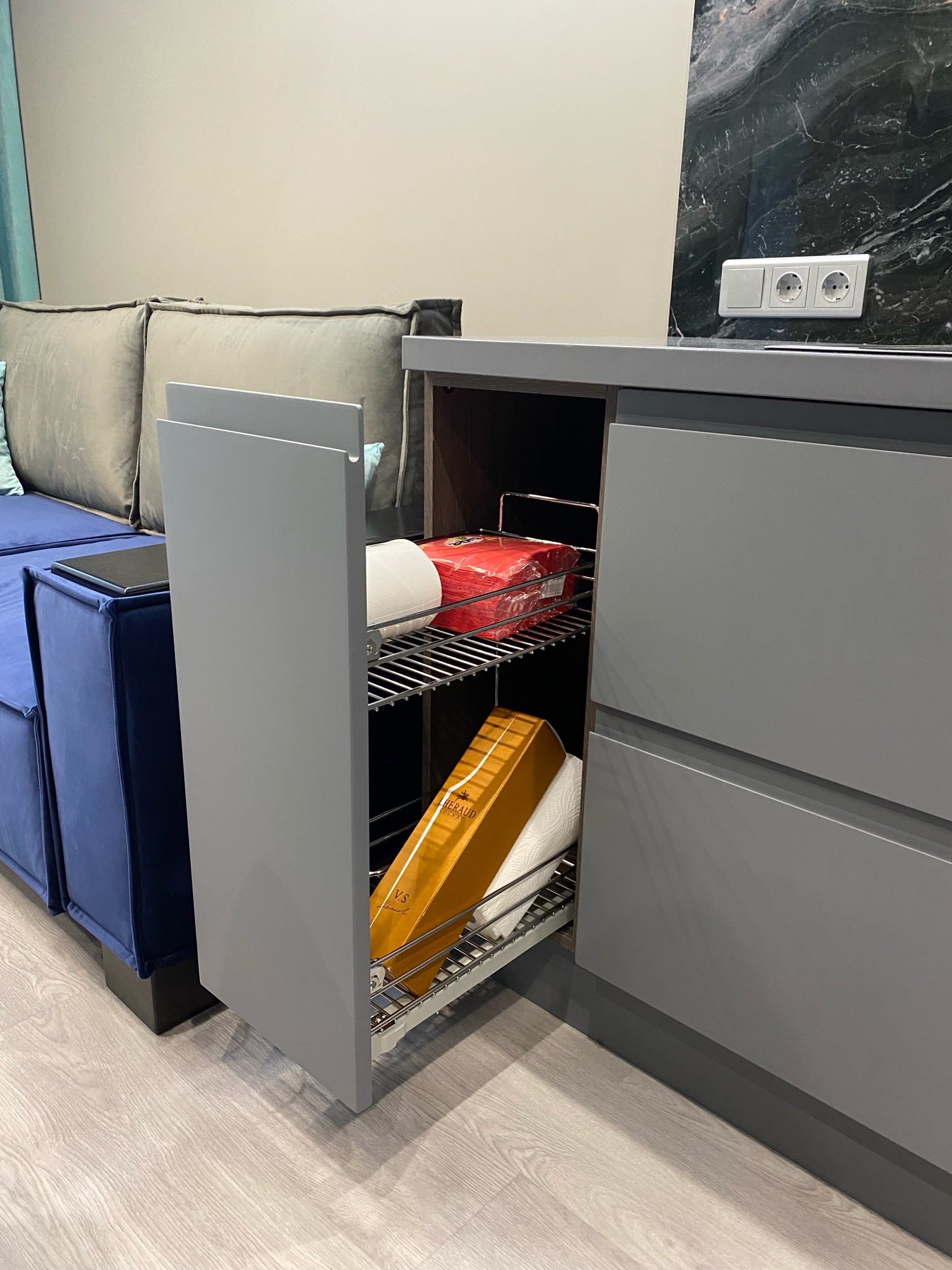 Синяя кухня в стиле модерн